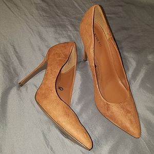 NWOT Express Faux Suede Pumps